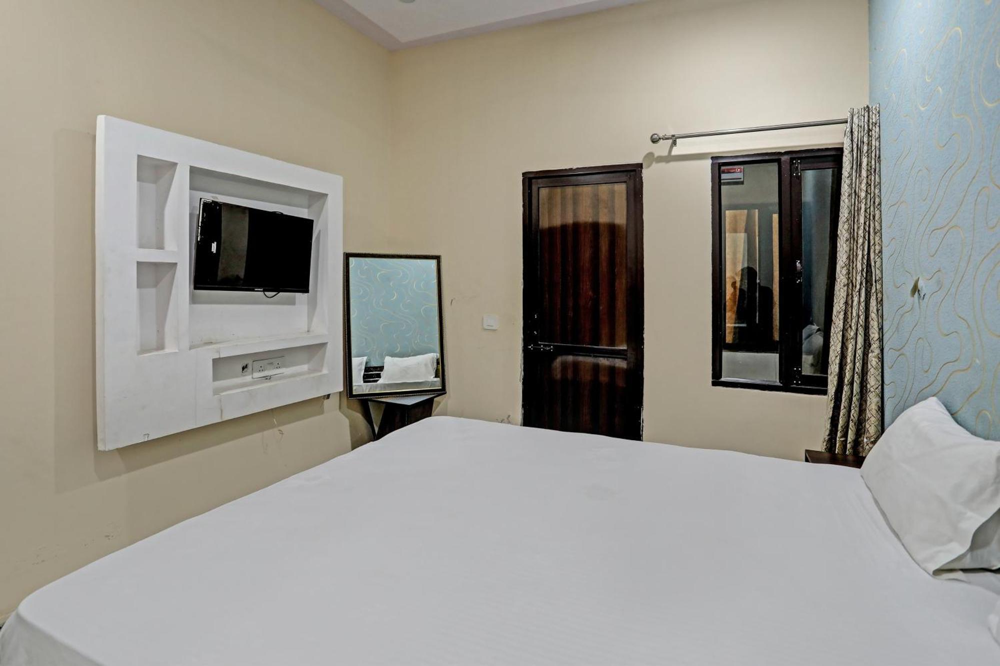 Dream Lounge Hotel Jalandhar Exterior photo