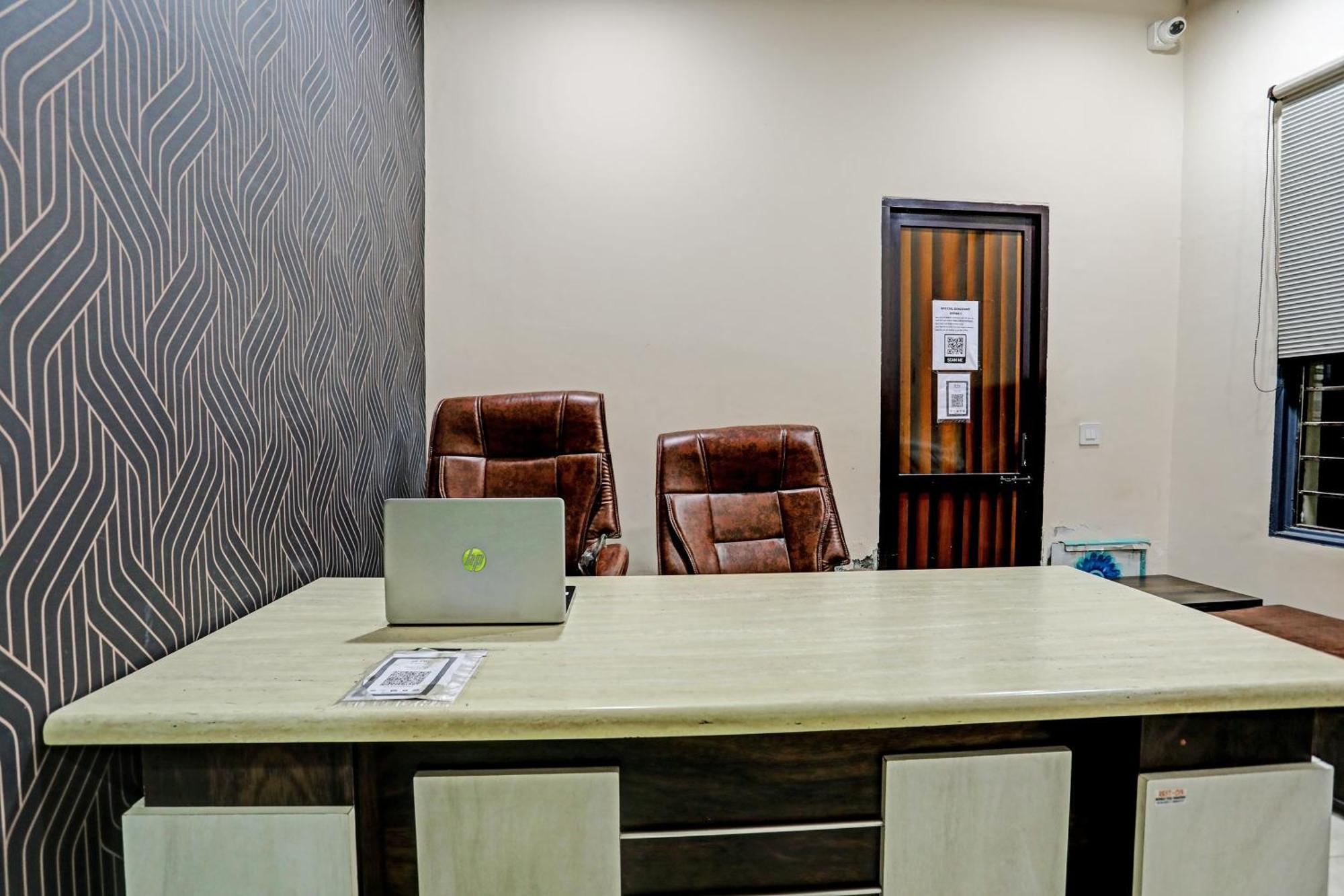 Dream Lounge Hotel Jalandhar Exterior photo